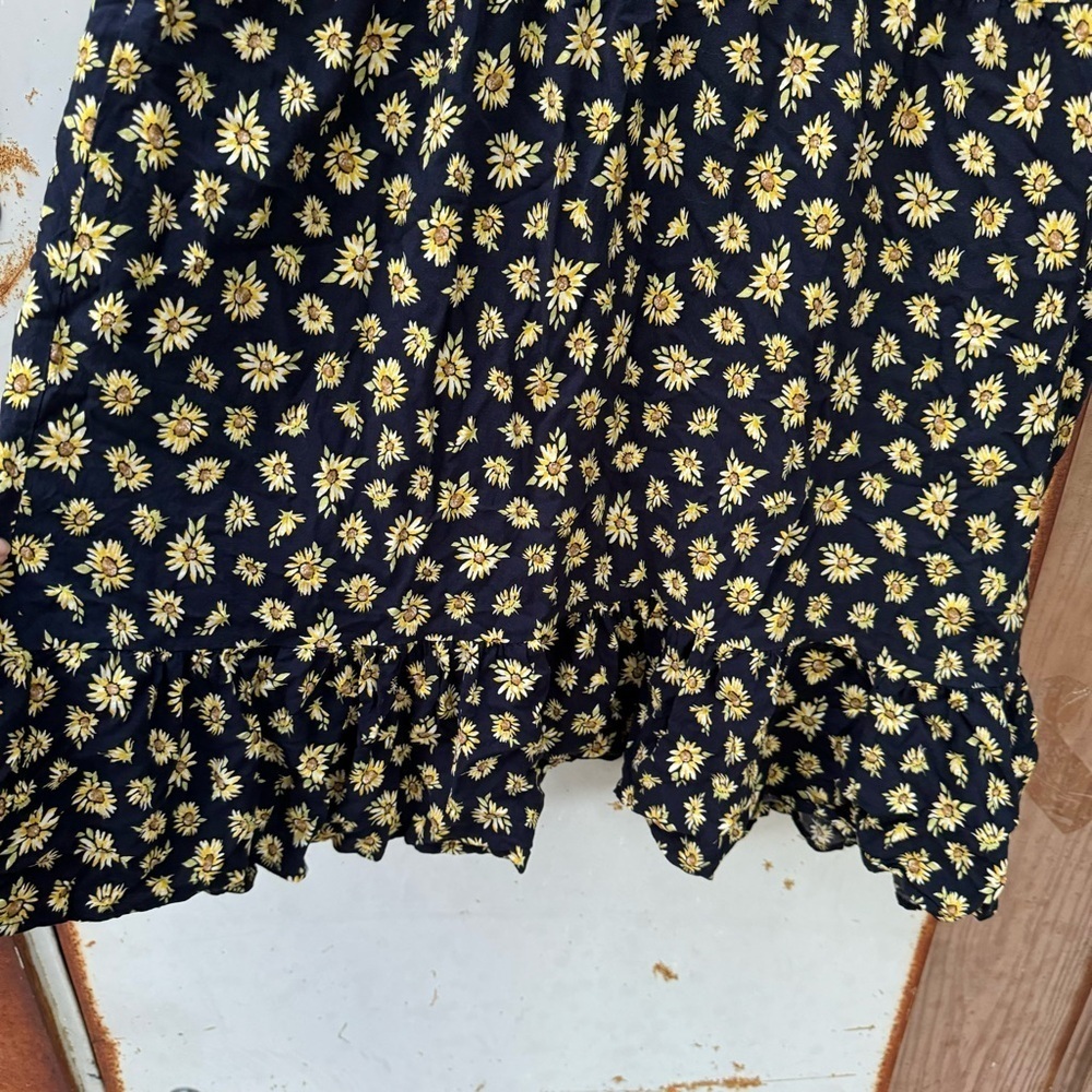 Passport Sunflower Dress 🌻 - Picture 3 of 6